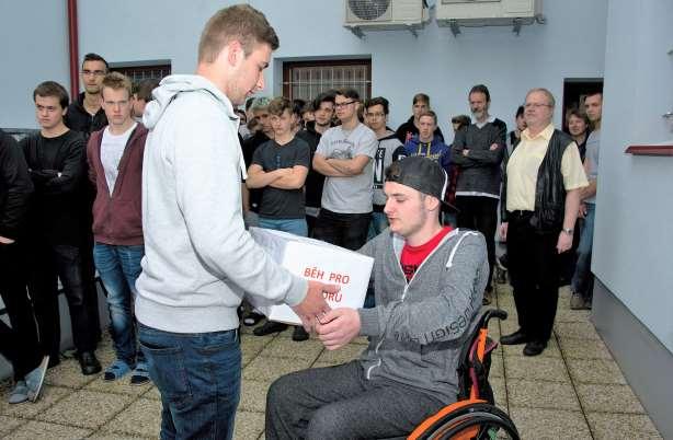 školy, ale též se spolupodílel na organizaci turnaje družstev středních škol,
