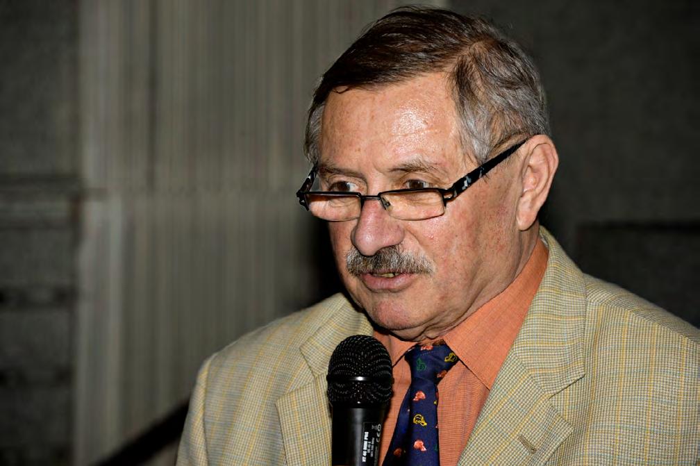 ZPRÁVY NEWS ŽIVOTNÍ JUBILEA ANNIVERSARIES Doc. RNDr. Pavel Bláha, CSc. sedmdesát pět let Pavel Bláha je Jihočech. Narodil se v Červeném Újezdě u Písku 20. listopadu 1943.