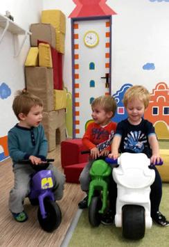 MUM Rodinné centrum Mezilesí 2058, Praha Horní Počernice Nízká budova mezi dvěma věžáky, zast. busu Chvaly nebo Libošovická Mobil: 775 720 584 Barbora Zálohová, info@rcmum.