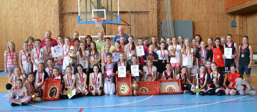 Pozvali jsme také našeho největšího rivala BŠ Praha, abychom si vyzkoušeli naše herní dovednosti a podařilo se nám to, vyhráli jsme 77 : 27, ale také asi proto, že soupeři chyběly dvě nejlepší hráčky.