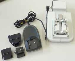 6 Volitelné příslušenství Chlazená svorka RM CoolClamp Obr. 9 Elektricky chlazená univerzální kazetová svorka s adaptérem pro rotační mikrotomy HistoCore.