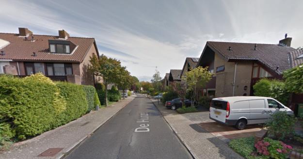 Parkování na soukromých pozemcích (Woerden, NL) x veřejném prostranství (Mělník, CZ) Potřeba parkovacích kapacit vychází z lokalizace a uspořádání ohnisek koncentrujících pobyt obyvatel (objekty a