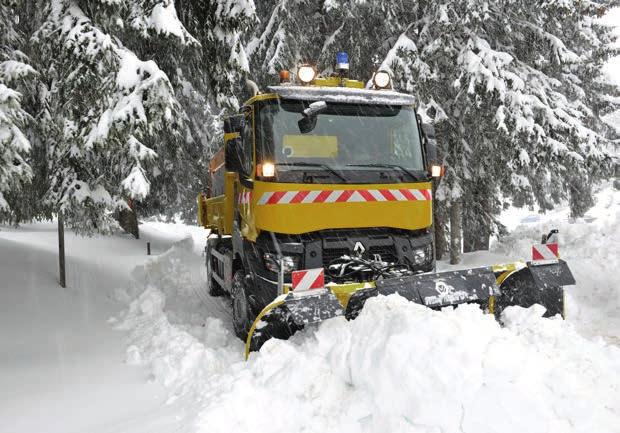 Odklízení sněhu vyžaduje robustní a spolehlivé vozidla se silným záběrem pohonu.