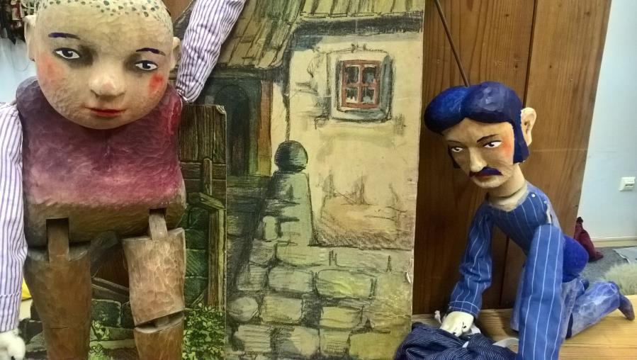 Cha chá, jen obyčejný kocour? Ale pozor, on tak docela obyčejný není, on totiž mluví!