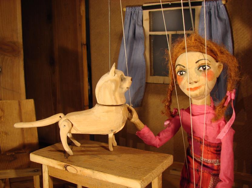 .. Hrajeme s originálními dřevěnými marionetkami, zvukovými efekty a nadhledem.