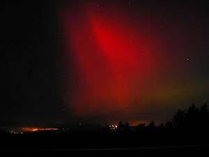 Polární záře Světelné záření polární vysoké atmosféry způsobené dopadem energetických částic.