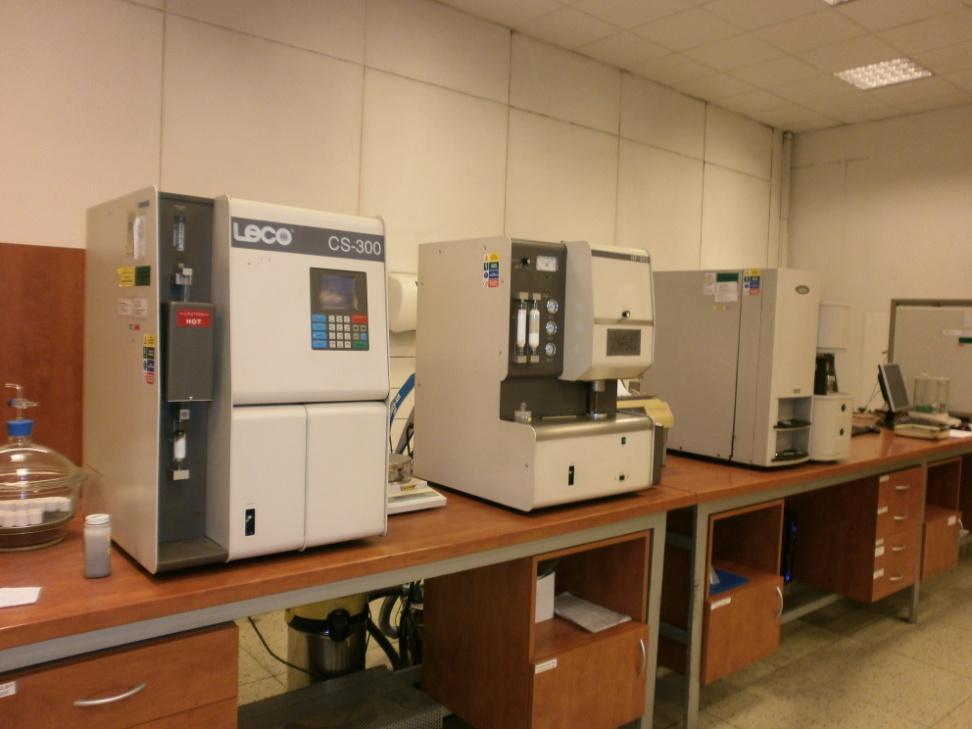 ÚVOD zabezpečenie charakterizácie hutníckych materiálov a kontrola hutníckych procesov v Kvantometrickom laboratóriu U.S.Steel Labortest s.r.o. sledovanie vývojových trendov Otázka čistoty ocele je priamo spätá s otázkou kvality plynule odlievaných polotovarov.
