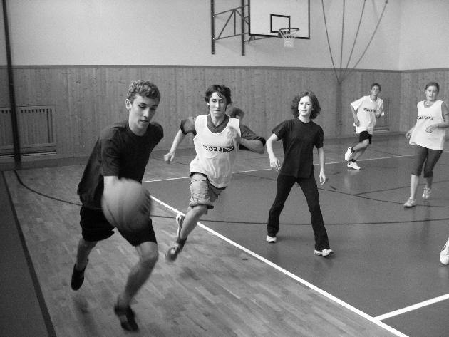Držiteli sportovních rekordů a úspěšnými sportovci byli žáci naší školy i v historii Přestože se naše škola nespecializuje na sport (jak jsme se již zmínili),