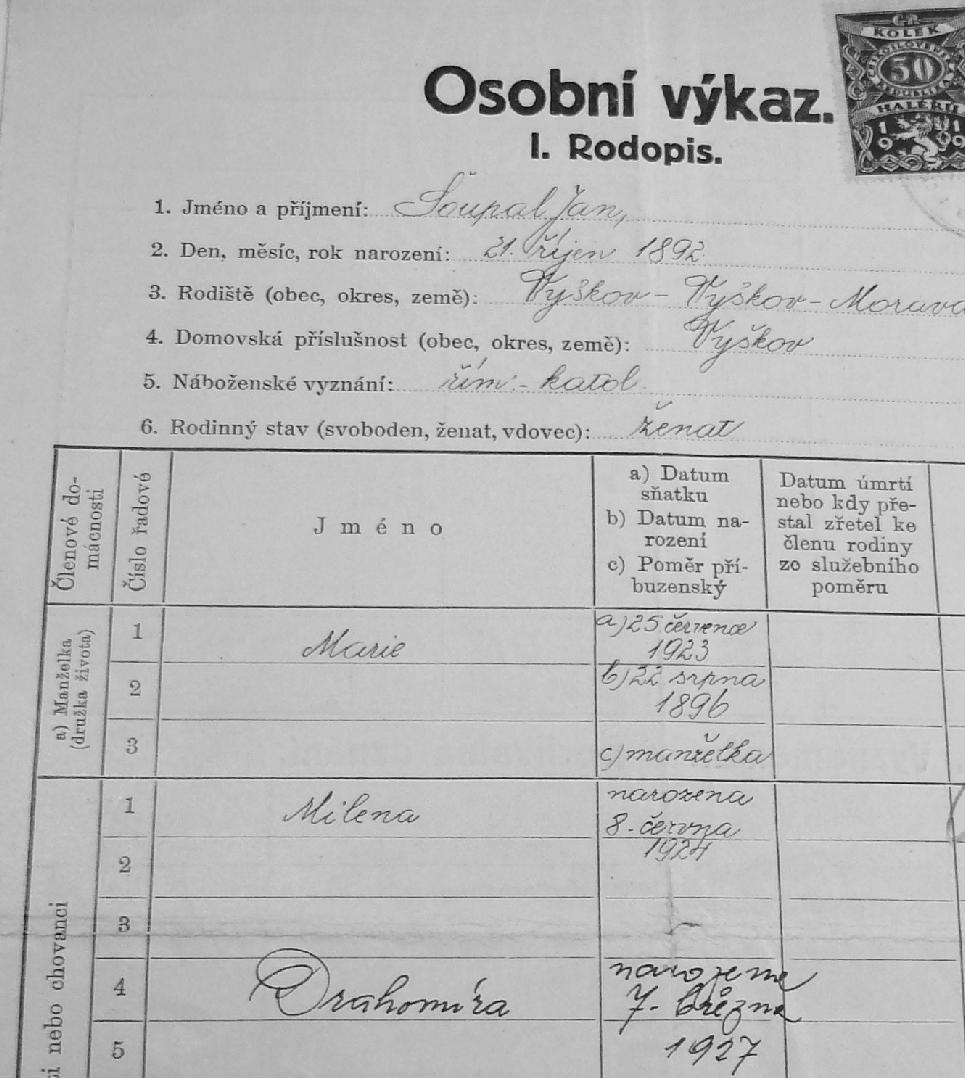Školní kronika od roku 1953 1980, školní rok 1959/60 František Till zemřel 10. 5. 1960 během pracovní porady v náruči učitelů ve sborovně školy.
