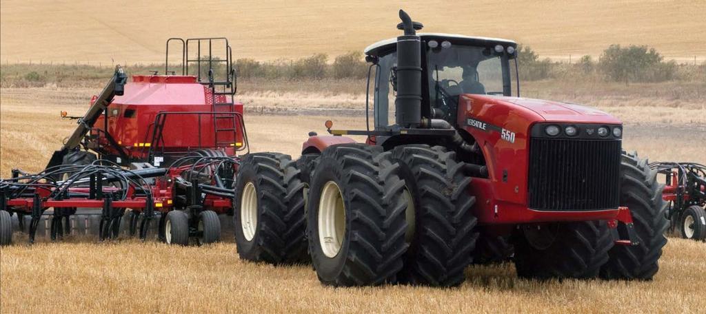 spotřeby PHM a zároveň má traktor dostatek výkonu pro jiné práce. MECHANICKÉ OVLÁDÁNÍ Páky pro ovládání jednotlivých hydraulických okruhů jsou rozmístěny ergonomicky pro snadnou obsluhu traktoru.