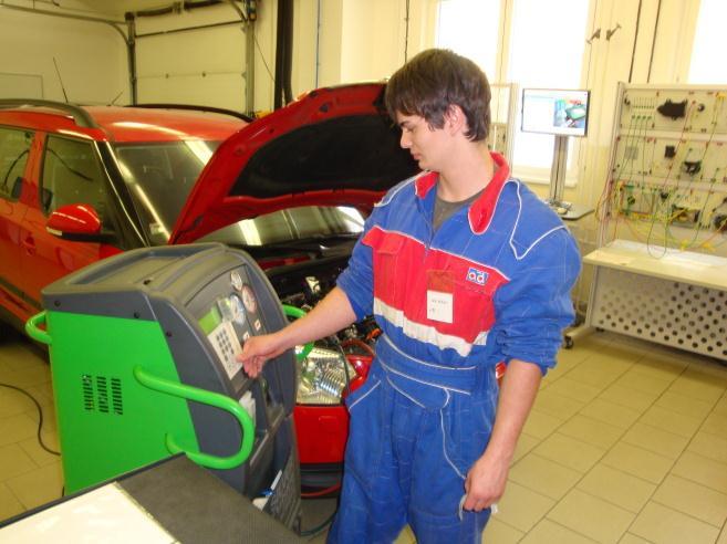 Praktická část regionálního kola soutěže Automechanik junior 2012 Vyhlášení výsledků celostátního finále soutěže