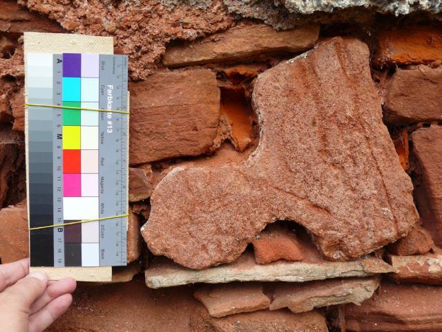 Snímek: detailní NS o ploše do cca 0,1 m 2 V tomto měřítku: jednosnímková fotogrammetrie + pauzování (zakreslovat výrazné prvky v měřítku 1:1).