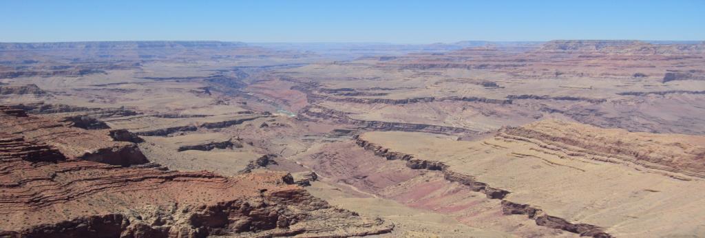 10. den pondělí 17. 9. Celodenní přejezd do města Moab, jenž se nalézá v těsné blízkosti NP Arches, po cestě se naskytne nespočet nádherných výhledů Průjezd Národním parkem Capitol Reef.