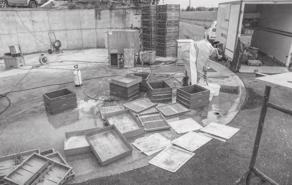 Zvláště musíme dbát na to, aby se zamořený materiál nedostal během čisticího procesu do styku s již sanovanými předměty.