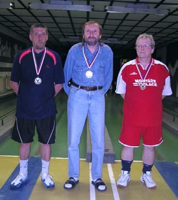 Bulisová. Uprostřed seniorky A. Jeníčková a M. Dvořáčková. SENIOŘI 21.4.2007, Česká Třebová 1. L. ZEMÁNEK Pardubice 580 2. L. Beran Č. Třebová 580 3.