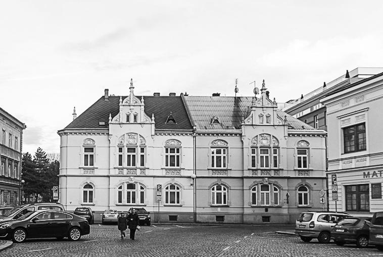 44 Budova netrpí zjev-nými tenickými problémy. Její protory jou dobře upravitelné a využitelné. Zároveň ale má několik arakteritik, které její budoucí využití a v podtatě i myluplnot záně ovlivňují.