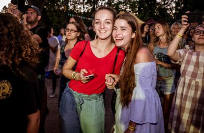 Letošní novinky Becoming In/Visible Představili jsme nové festivalové místo Pride Mandala, které se nacházelo v Tibet Open House ve Školské ulici.