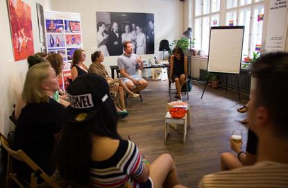 Život čínských gayů V rámci diskuse v Pride House vystoupili hosté z kontinentální Číny, Hongkongu, Tchaj-wanu i evropských států.