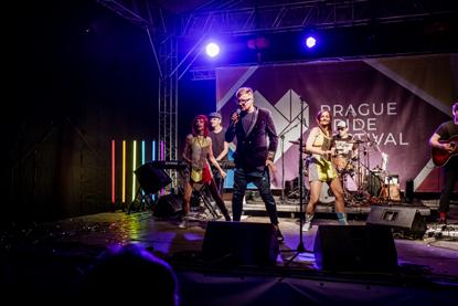 Program festivalu Program festivalu sestával ze 127 akcí, na jejichž pořádání se kromě týmu Prague Pride podílelo 53 organizací, klubů i jednotlivců.