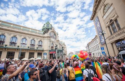 Duhová sobota Průvod Prague Pride Vrcholem festivalového týdne byl tradiční průvod, který prošel Prahou v sobotu 11. srpna.