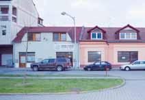 Původně pod Hliníky patřilo i Floriánské náměstí až k bývalé střelnici. V roce 1875 zde byl založen český pivovar R. Dvořák a A.