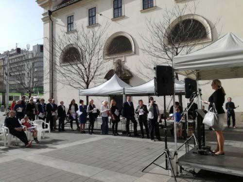 Ve čtvrtek 12. dubna se v Brně uskutečnilo veřejné čtení jmen obětí holocaustu k připomínce Dne památky obětí šoa a hrdinství, hebrejsky Jom ha-šoa ve hagvura.