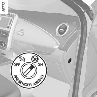 BEZPEČNOST DĚTÍ: deaktivace, aktivace airbagu spolujezdce vpředu (3/3) 1 Aktivace airbag spolujezdce vpředu Když odstraníte dětskou sedačku ze sedadla předního spolujezdce, opět airbag aktivujte,
