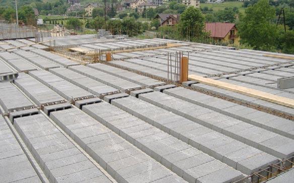 pórobetón) vyžadujú priečne vystuženie každých 30 cm, dĺžka výstuže min. 1 m, prút o Ø 6 mm.