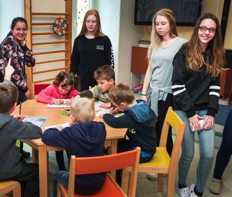 Jaké velké překvapení čekalo na děti, když se vrátily do mateřské školy a na školní zahradě je čekal další zaječí kamarád. Děti si stopovanou užily a teď se mohou těšit na svátky jara - Velikonoce.