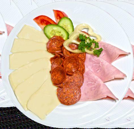 Reggeli Frühstück / Breakfast / Snídaně / Śniadani Hideg reggeli gépsonka, paprikás szalámi, edami és trappista sajt, vaj, lekvár, forró ital, 0,2 l narancslé Kaltes Frühstück Schinken,