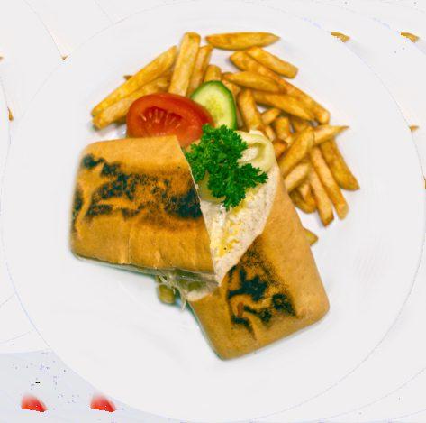 mit Pommes 4-cheese panini with french fries Panini se 4 sýry a hranolky Panini
