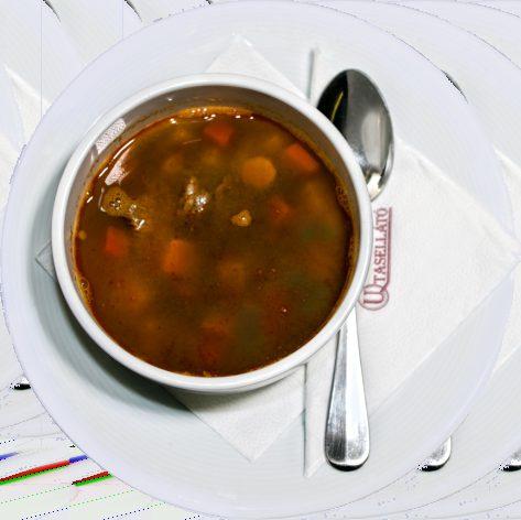 and chicken Salát Caesar se strouhaným parmesánem a kuřecím masem Sałatka Cezar z