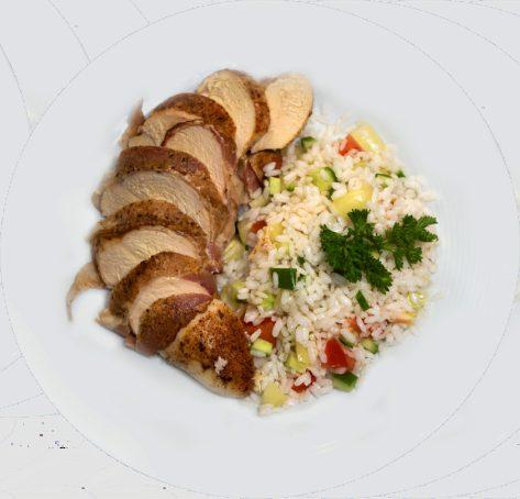 Hähnchenbrust in Speckmantel mit Pilzreis Chicken breast rolled in bacon with mushroom risotto Kuřecí prsa