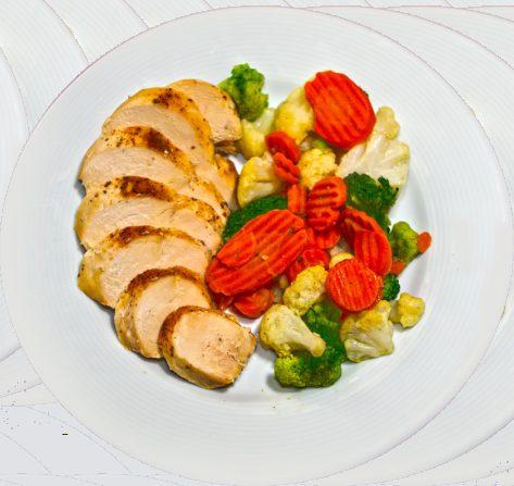 44,50 PLN Zamatos csirkemell párolt zöldségekkel Hähnchenbrust mit gedampften Gemüsen Chicken breast with