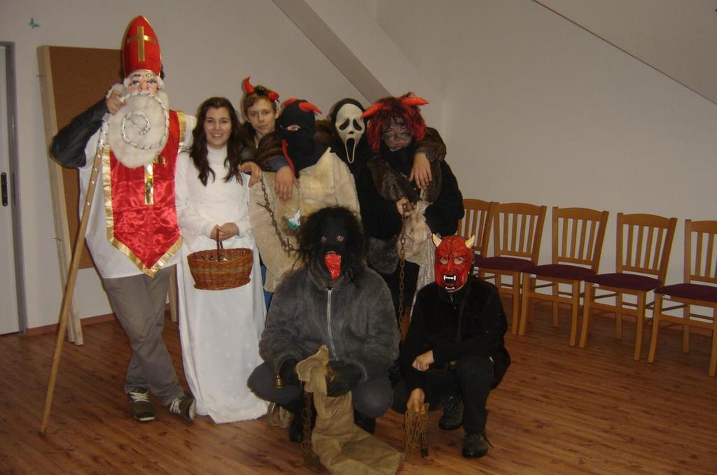 Veronika Švarcová. Stav trvale hlášených občanů v Ocmanicích k 31. 12. 2014 je 331. Letos obecní zastupitelstvo navštívilo s gratulací spoluobčany, kteří se doţili významného ţivotního jubilea.