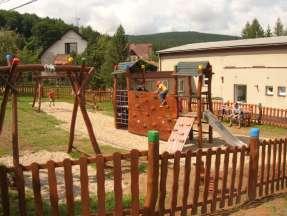 2011 V roce 2011 byl vybudován chodník k vlakovému nádraží. Celkové náklady na tuto investiční akci činily 970 tis.
