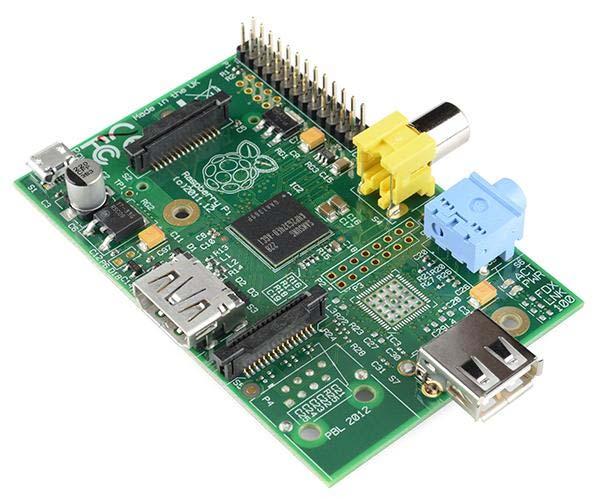 Současnost Raspberry Pi 2: Čtyřjádrový CPU ARM Cortex-A7 900 MHz