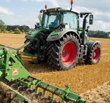 Dokonale funkční Pro více komfortu a funkčnosti při náročných požadavcích na práci nabízí Fendt 700 Vario výbavu Profi a ProfiPlus. V kombinaci s velkým Varioterminálem 10.