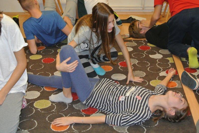 situaci ohrožení života museli poradit sami. Naštěstí se to všem podařilo. Kurz byl žáky ohodnocen pozitivně. Další akce ve školním roce 2015/2016: pro 1. i 2.