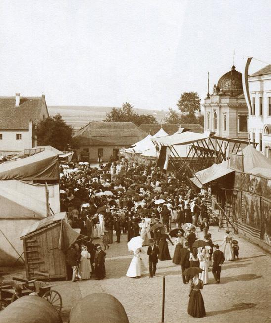 Historie / 15 Chrudim včera a dnes První neděli po 6. srpnu (svátku Proměnění Páně) se v Chrudimi konala každoročně nejvýznamnější církevní slavnost Salvátorská pouť.