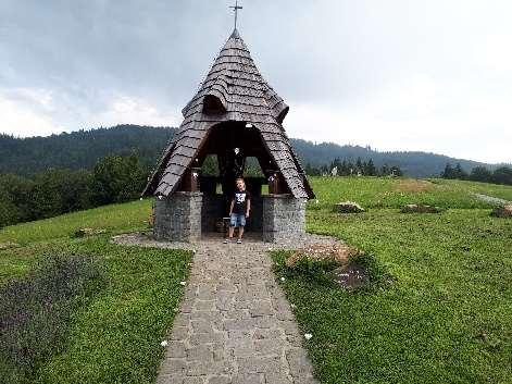 Ale svědomí ze všeho špatného, co kdy udělal, ho tak trápilo, že nakonec skočil do tůně a utopil se. Skála, na které jeho tvrz stála, se dodnes vypíná nad touto tůní.