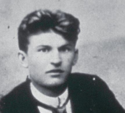 Jistě si vzpomenete na pohádku Pyšná princezna, ve které si švec odbíhal zatančit a zazpívat do země krále Miroslava?