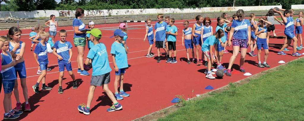 Velkou odměnou našim sportovcům byla také přítomnost olympijské oštěpařky Báry Špotákové, která se osobně podepsala na donesené fotografie a navíc se se všemi našimi líbeznickými atlety