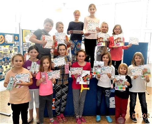 2. místo: Eliška Krátká, Julinka Spoustová, Kristýnka Dostálová, Tonička Geršlová, Ilonka + Ivetka Michovské; 3.