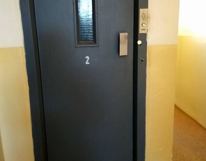 klidné části města. Byt je ve druhém nadzemním podlaží zatepleného panelového domu. Jedná se o byt s nízkými náklady na bydlení.