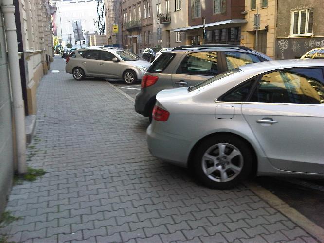 Ulice se nám zaplnili Bratislavany z