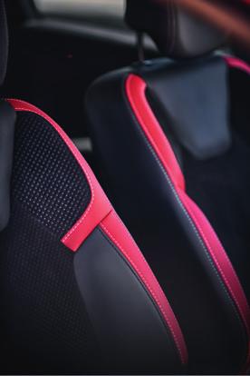 Dôraz na detail Interiér vozidla Renault CLIO vyniká kvalitnými materiálmi, príjemnými poťahmi