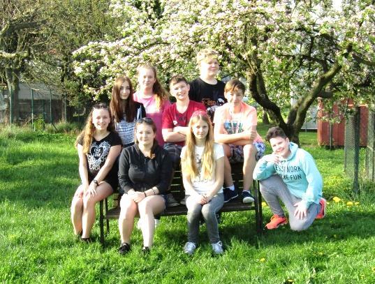 Foto letošní redakce ÚVODNÍK Milí čtenáři, toto je již bohužel poslední číslo našeho časopisu EXPORT.