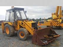 05, hmotnost 3,4 t, výkon 61 kw, 8 300 MTH, couvací kamera, nové pneu,