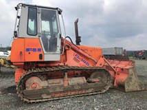 000 Kč + DPH Komatsu WB 97 S-2 OFSETOVÉ RAMENO, RV 2005, hmot.